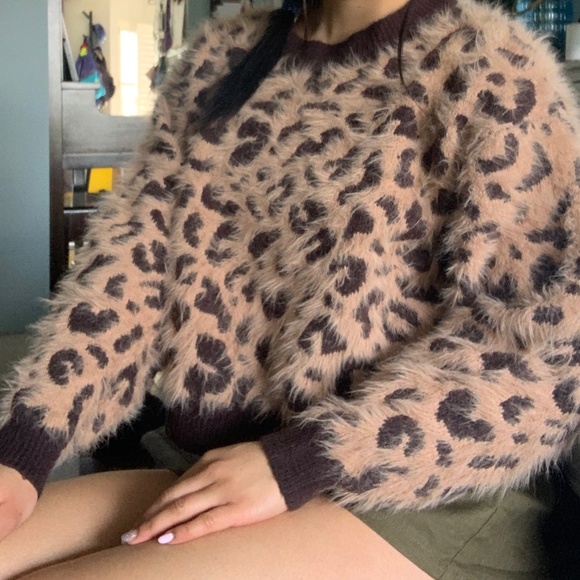 Fluffy Leopard Print Sweater - Picture 6 of 6